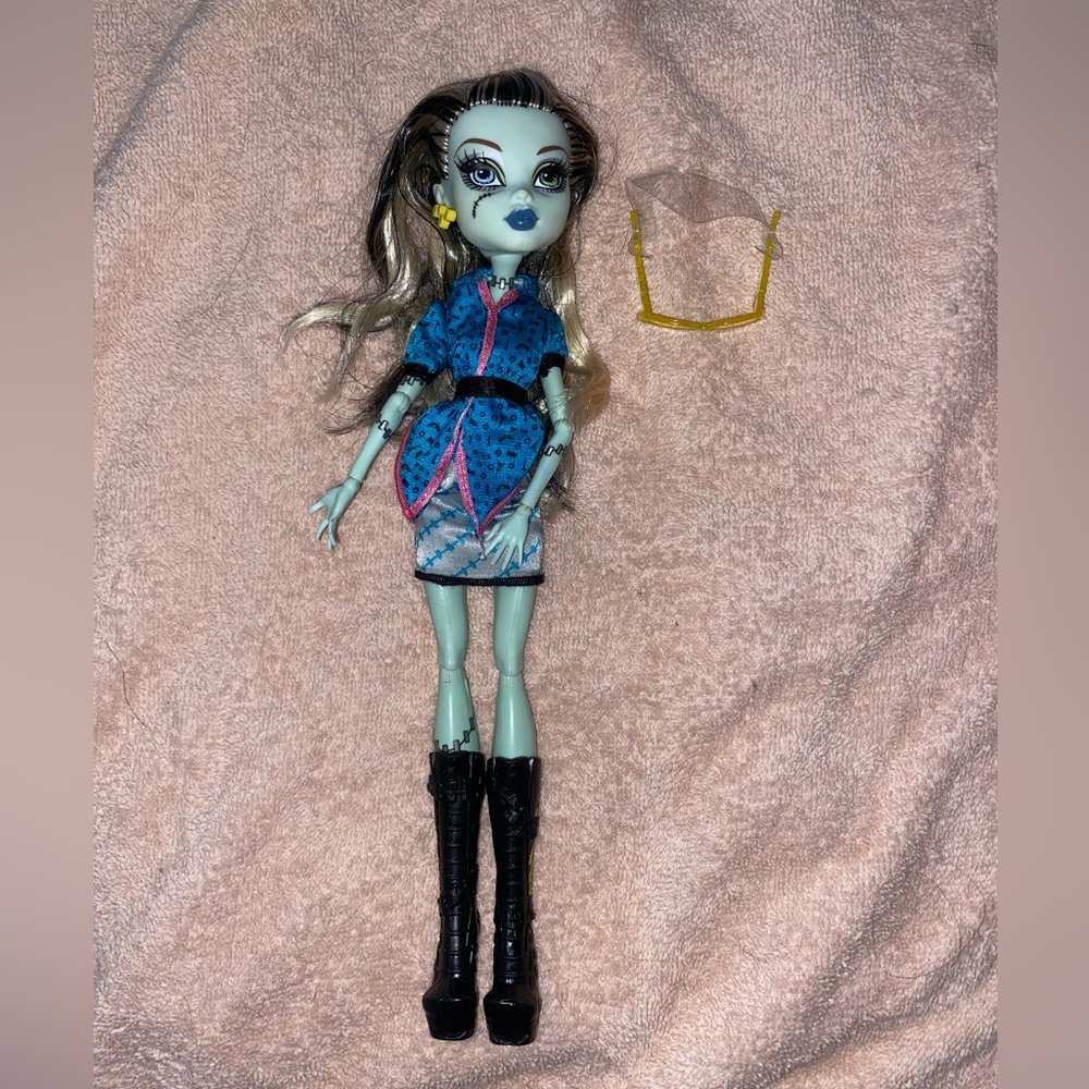 Send me an offer- Frankie Stein Scaris Monster High Doll